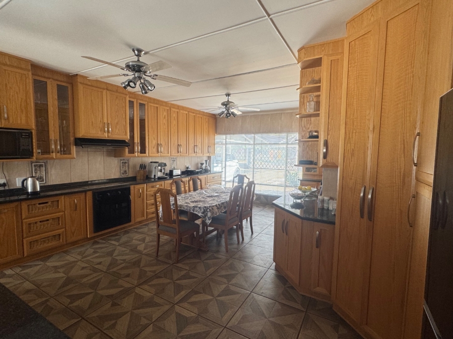 4 Bedroom Property for Sale in Flamwood North West